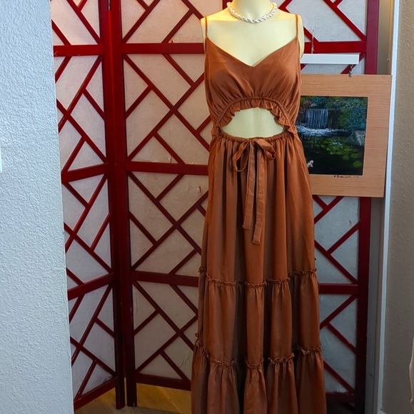 Lulus Dresses & Skirts - Lulus Cut out Maxi NWT